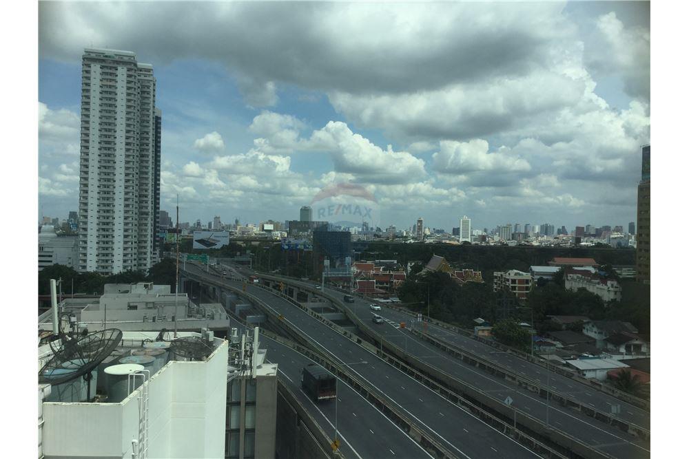 ขายคอนโด Renova Residence Chidlom